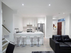 Elegant 2000 Sq ft 3BR urban Town House 2 Parking